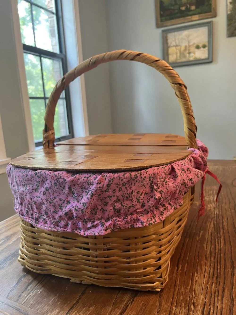 Vintage Wicker Picnic Basket With Pink Floral Liner & Hinged Lid 16